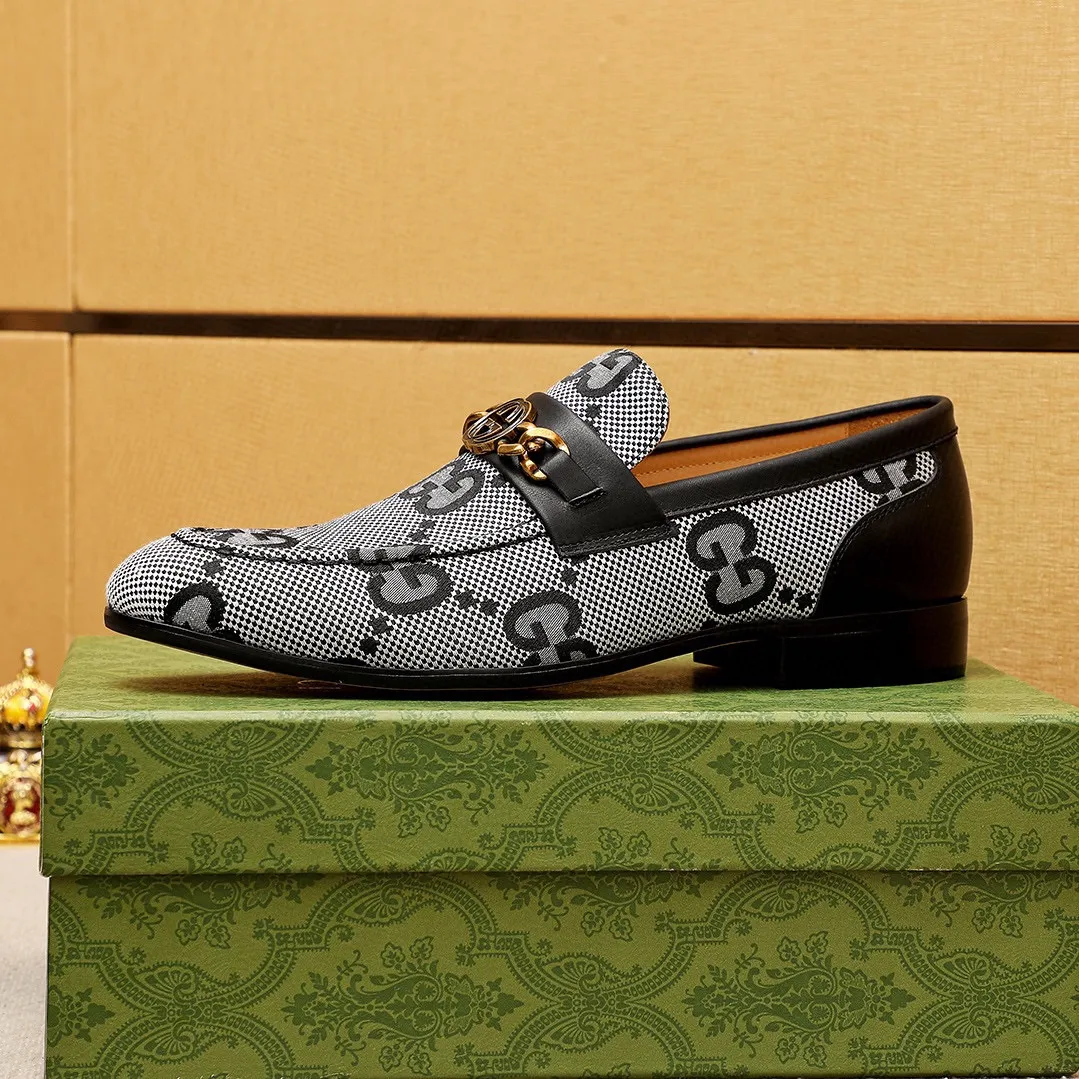 Men's shoes 💰462 💐 Product trademark: GUCCI "Gucci" casual leather shoes Regular size: 38-44 (45.46.47🉑️Customized) Product materials: Selected imported first-layer fabric upper + luxury hardware buckle, imported cowhide leather lining. Strong three-dimensional visual effect, original outsole color: 1⃣️color optional